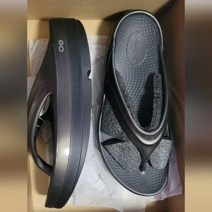 OOFOS Black and Bronze Platform Foam Recovery Sandals